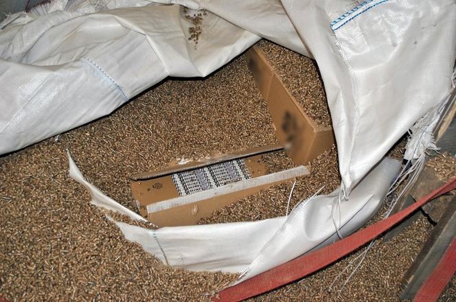 Bobrowniki. Tańszych papierosów z Białorusi nie będzie! Na Podlasiu udaremniono gigantyczny przemyt