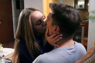 	Barwy szczęścia odc. 3029. Oliwka (Wiktoria Gąsiewska), Tomasz Kępski (Jakub Sokołowski)