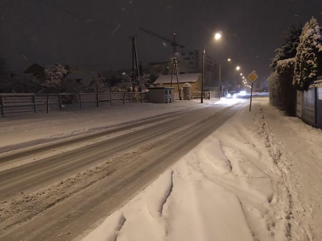 Nagły atak śnieżnej zimy w Siedlcach i sytuacja drogowa miasta w dniach 25 i 26 stycznia 2021 r.