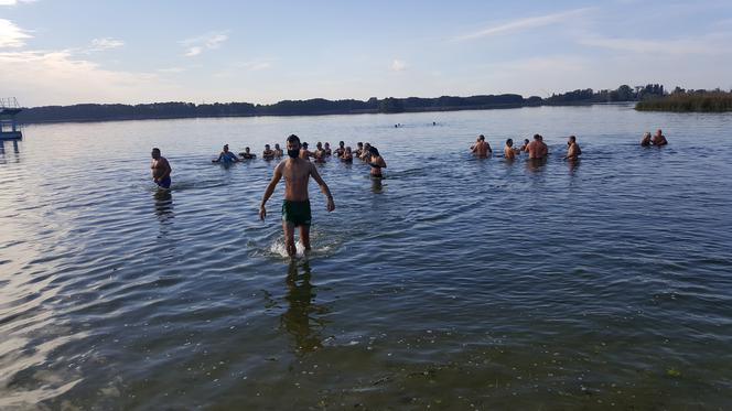 Morsy z Grudziądza rozpoczęły sezon. Pierwsza kąpiel w Jeziorze Rudnickim