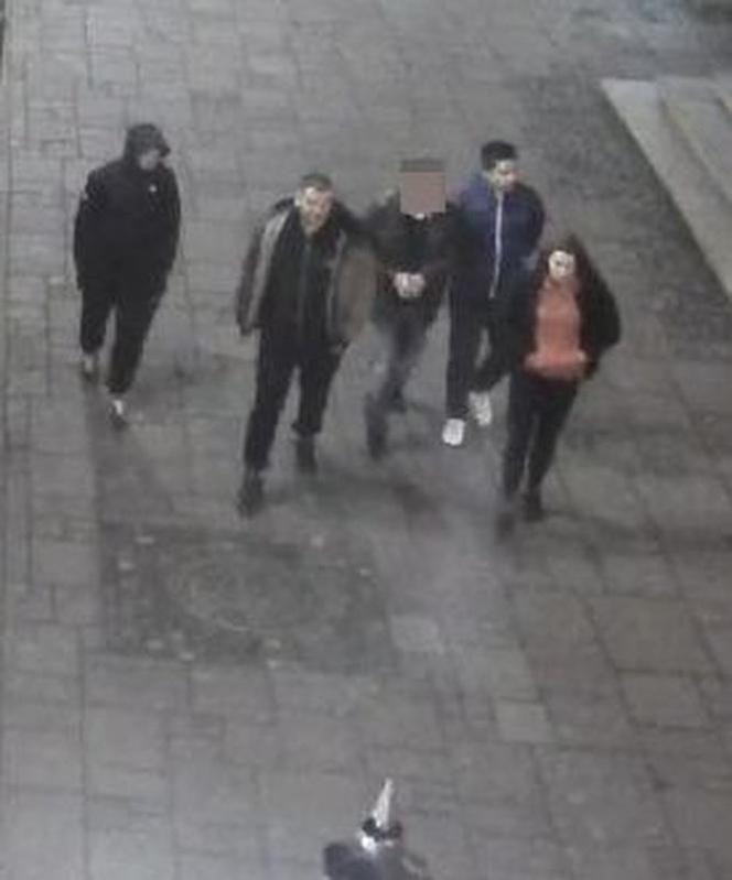 Te osoby są podejrzane o rozbój w centrum Rzeszowa
