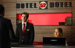 Hotel 52 sezon 7 odcinek 82 (odc. 4). Igor (Kamil Kula), Marta (Magdalena Lamparska)