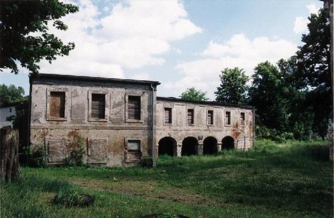 Pałac w Strudze – oficyna przed remontem