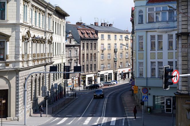 Bielsko-Biała, ulica Wzgórze i plac Smolki