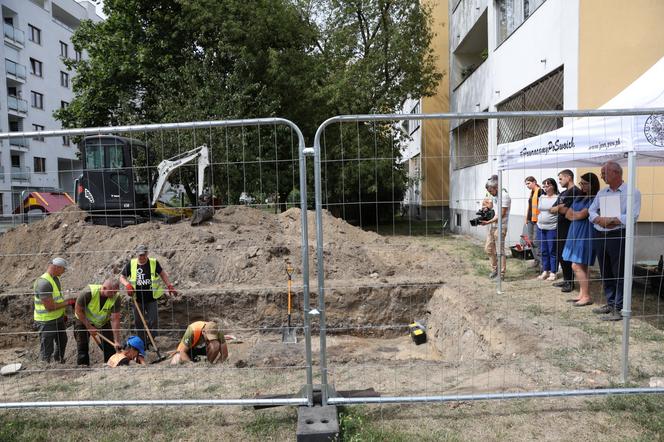 Badacze odkryli kolejne szczątki w miejscu dawnego komunistycznego więzienia