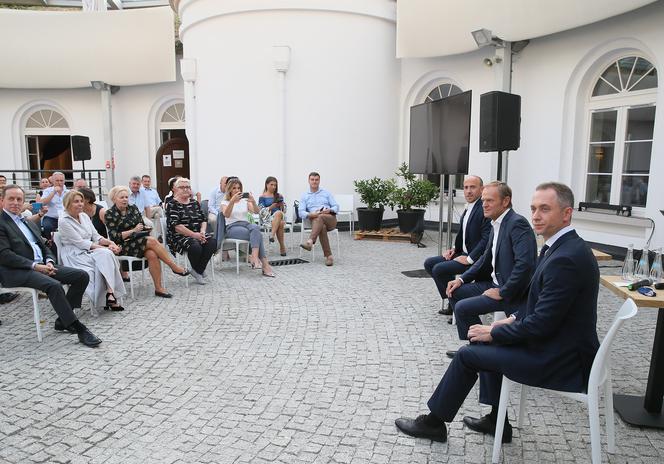 Pilne spotkanie Tuska z politykami PO. Zabrakło Trzaskowskiego