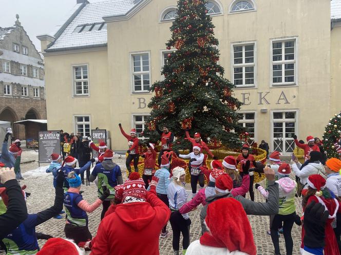 Bieg Mikołajów w Olsztynie 2023. Kilkaset osób pobiegło dla dzieci. Zobaczcie zdjęcia!