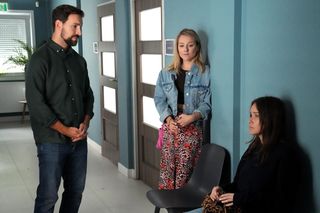 Barwy szczęścia odc. 3123: Madzia (Natalia Sierzputkowska), Grażyna (Kinga Suchan), Kodur (Oskar Stoczyński)