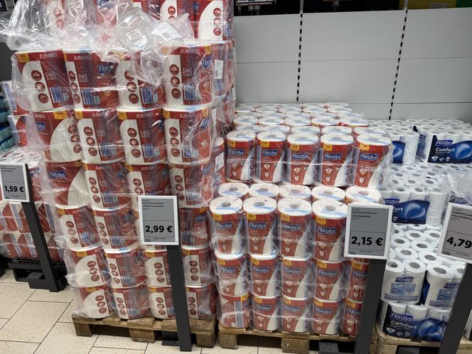 Ręcznik papierowy 500 listków marki Florays kosztuje 2,99 euro (12,69 zł)