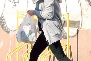 Trzy dni po porodzie już targa siaty