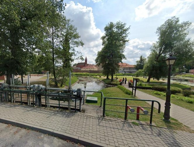 To miasto nazywane jest "Małą Wenecją Północy". Można doliczyć się tu kilkunastu mostów
