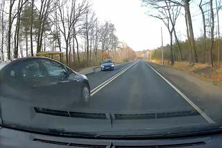 Surowe mandaty za wyprzedzanie dla dwóch kierowców