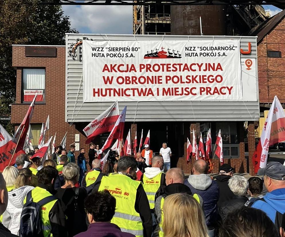 Protest związkowców pod Hutą Pokój w Rudzie Śląskiej