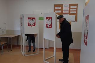 Tak wyglądają wybory w Olsztynie. Mieszkańcy poszli oddać swoje głosy [ZDJĘCIA]