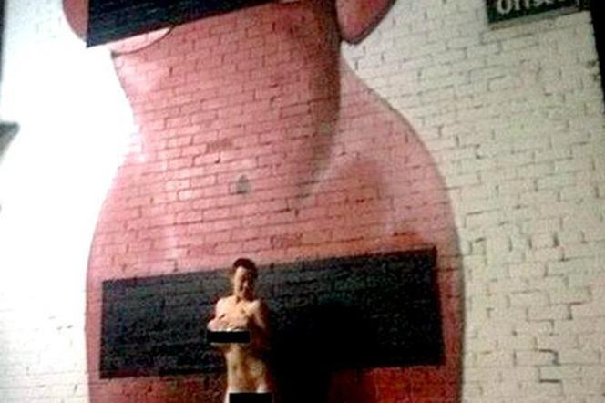 Kim Kardashian nago - mural w Australii