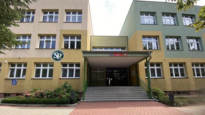 Nowy plac zabaw przy SP11