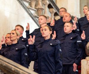Nowi policjanci zasilili szeregi śląskiej policji! Wśród nich osiem policjantek