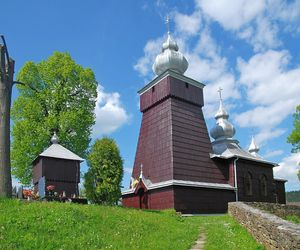 To niewielka wieś w Małopolsce. Słynie z niezwykle pięknej łemkowskiej cerkwi 