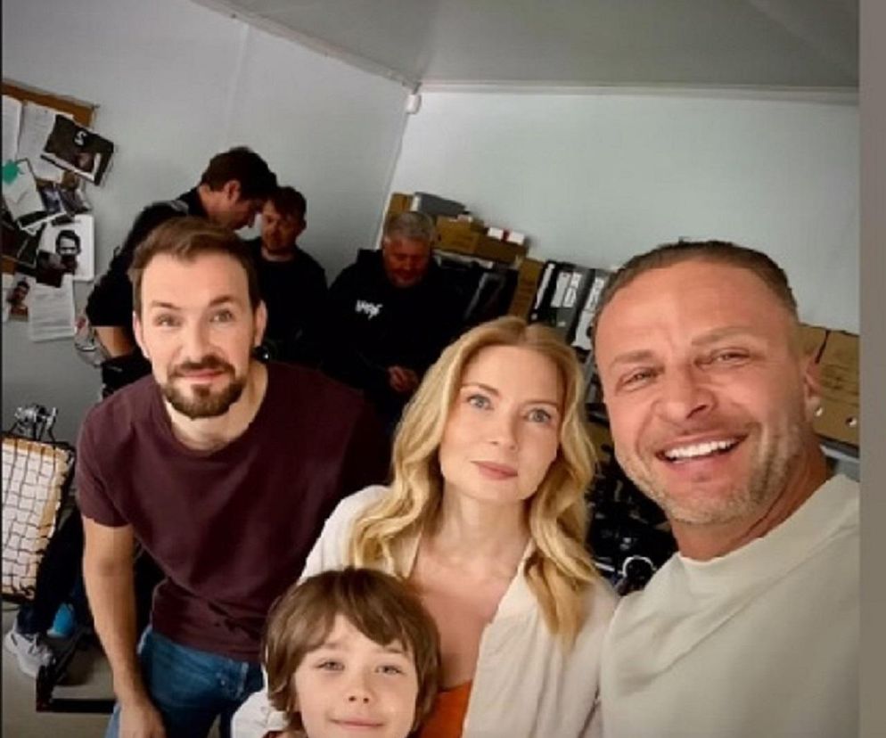 Barwy szczęścia na planie. Dominika (Karolina Chapko), Sebastian (Marek Krupski), Mateusz (Filip Kowalewicz)