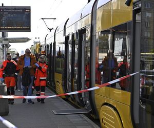 „Otworzyłam oczy, wszyscy leżeli na ziemi”. Szokująca relacja pasażerki. Zderzenie tramwajów w centrum stolicy
