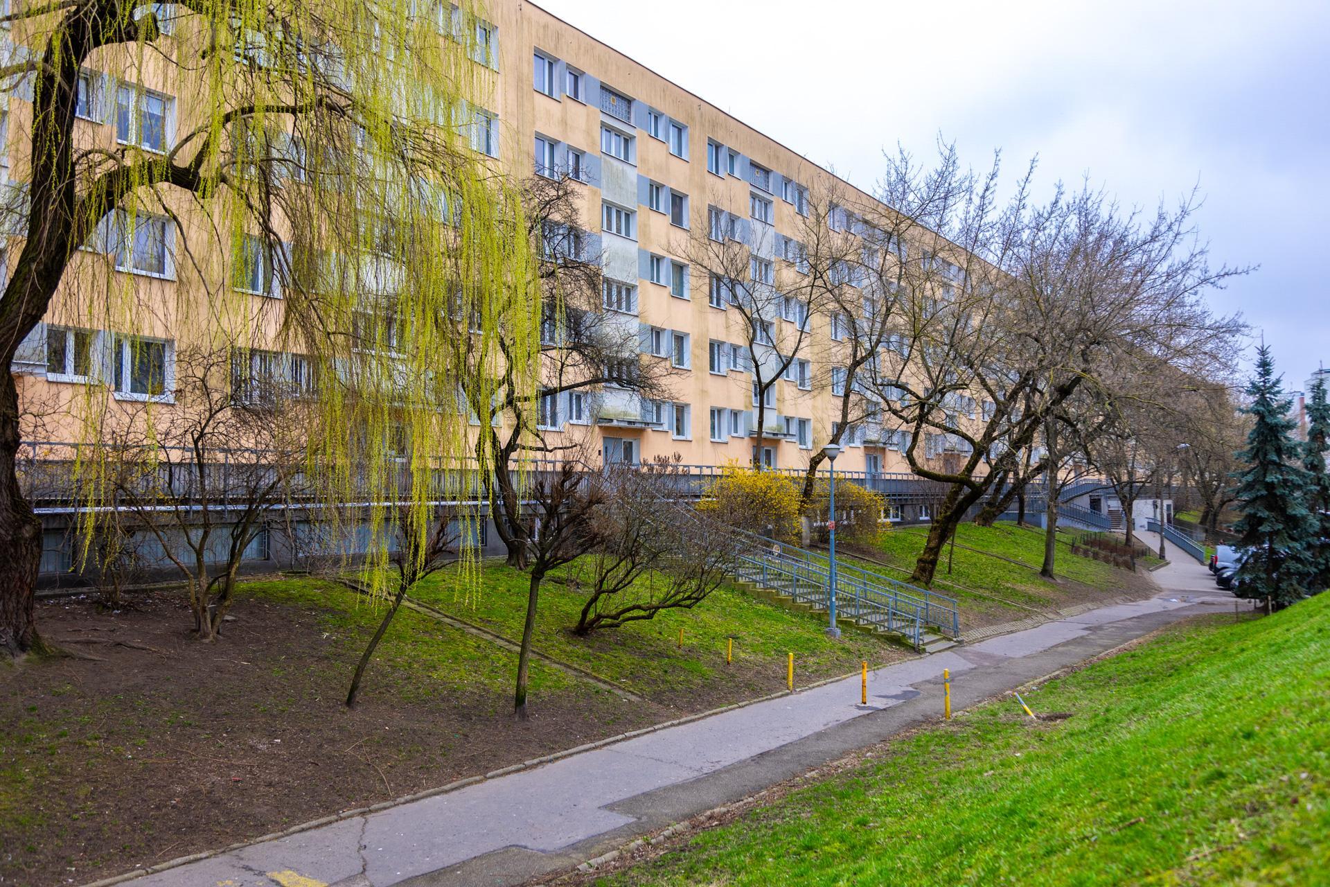 Jamnik - zdjęcia najdłuższego prostego bloku w Warszawie