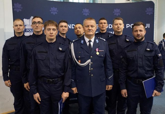 Nowi policjanci wypowiedzieli słowa przysięgi. Na Warmii i Mazurach rekrutacja wciąż trwa [ZDJĘCIA]