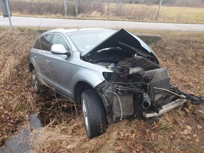 18-latek roztrzaskał Audi Q7. Był pijany i nie miał prawa jazdy