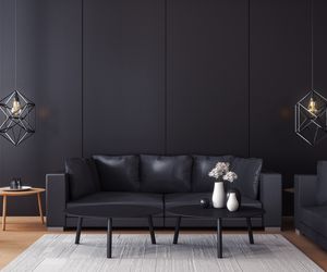 Czarna sofa – do jakich wnętrz pasuje? Wybieramy czarną sofę do salonu