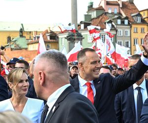 Uroczyste wejście Pary Prezydenckiej do Pałacu Prezydenckiego. Przemarsz ulicami Warszawy