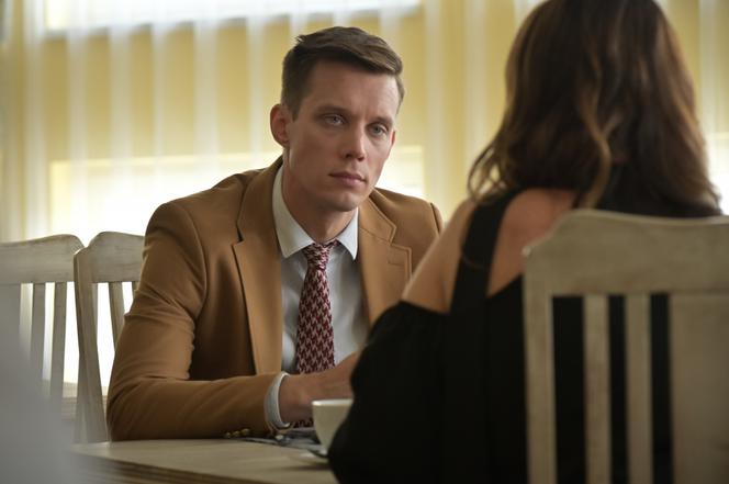 Na Wspólnej odc. 2998. Darek Żbik (Michał Mikołajczak), Anna (Anna Nowak-Ibisz)