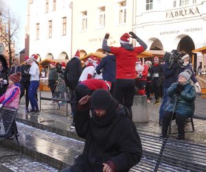 Bieg Mikołajów w Olsztynie. Około 400 osób pobiegło w charytatywnym celu [ZDJĘCIA]