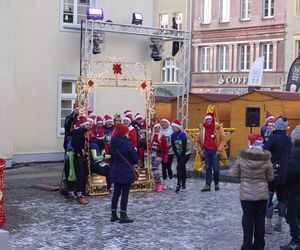 Bieg Mikołajów w Olsztynie. Około 400 osób pobiegło w charytatywnym celu [ZDJĘCIA]