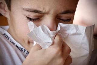  Jak odróżnić koronawirusa od zwykłej grypy? Koronawirus czy grypa [OBJAWY, PORÓWNANIE]