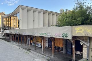 Taras między Hotelem Cracovia i Kinem Kijów. Czy nadaje się jeszcze do remontu?