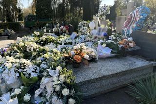 Białe baloniki zamiast kwiatów i kibicowskie race. Tak wyglądał przejmujący pogrzeb Elizy i Tomka. Dzieci zginęły na S7 pod Gdańskiem