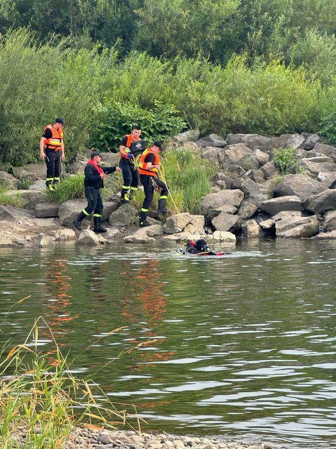 Młody mężczyzna utonął w Dunajcu pod Tarnowem. Nurkowie wydobyli ciało