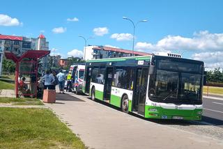 Białystok. Wypadek w autobusie komunikacji miejskiej. Przyjechała karetka i policja [FOTO]