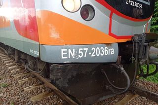 Zderzenie samochodu z pociągiem na przejeździe kolejowym w Tuchowie 8 lipca 2025 roku