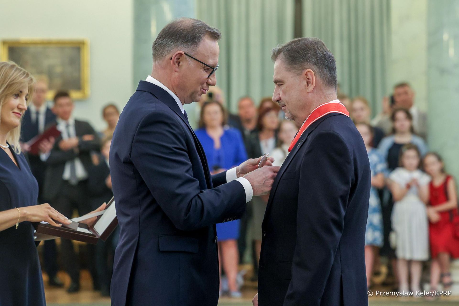 Piotr Duda odznaczony przez Andrzeja Dudę. Na uroczystości Karol Nawrocki "przejmuje…