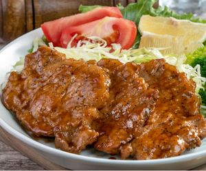 Szynka duszona w sosie własnym