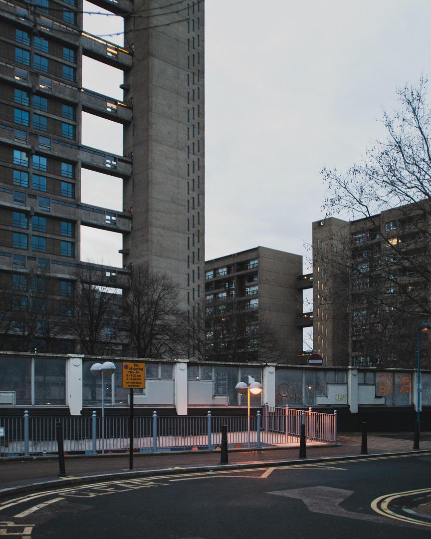 Budynki Ernő Goldfingera - zdjęcia. To on posłużył za pierwowzór złoczyńcy w Jamesie Bondzie