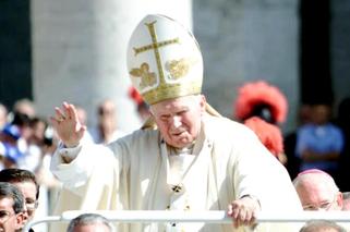 Czcigodna skarpeta Jana Pawła II. To relikwia! Wypędzali nią szatana