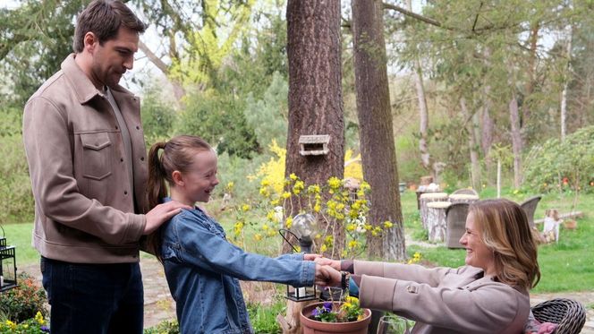 M jak miłość odc. 1872 po wakacjach. Julia (Marta Chodorowska), Dima (Michaił Pszeniczny), Nadia (Mira Fareniuk)