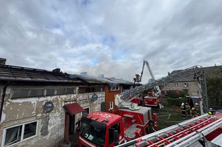 Pożar w Kunowie. Dwie osoby w szpitalu, 19 ewakuowanych. Co się stało?