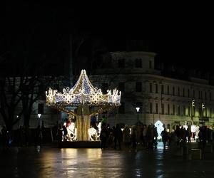 Drugi dzień świąt w centrum Lublina. Deszczowa pogoda nie odstraszyła spacerowiczów!