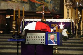 Przejmujące pogrzeby zamordowanych policjantów z Wrocławia. Tłumy żegnają funkcjonariuszy