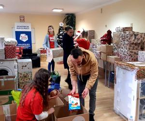 Przywożą prezenty, ale też dużo radości! Trwa wielki finał Szlachetnej Paczki