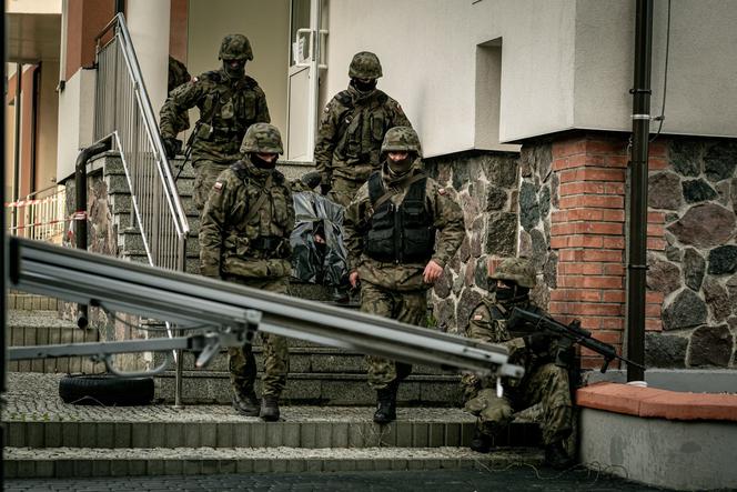 Orzysz. Szturm na urząd miejski. Żołnierze zablokowali centrum miasta [ZDJĘCIA]