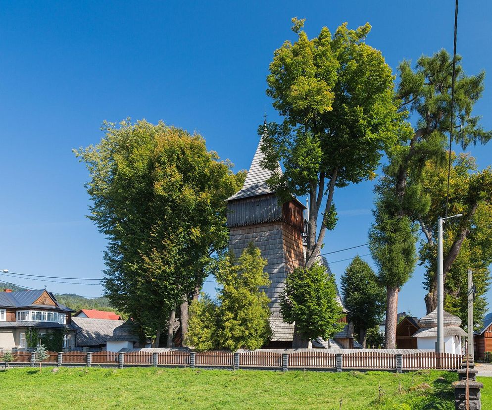 To jeden z najpiękniejszych drewnianych kościołów w Małopolsce. Jest uznawany za perłę gotyku