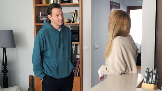 Barwy szczęścia odc. 3247. Agnieszka (Katarzyna Tlałka), Łukasz (Michał Rolnicki)